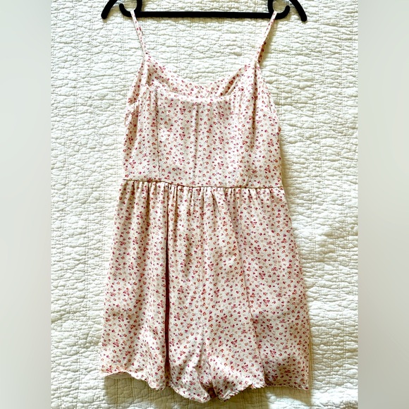 American Eagle floral romper 🌺 - Picture 1 of 15
